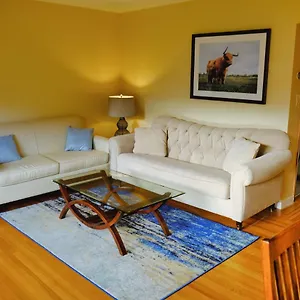 Spacious 15mins To Downtown , Vancouver Canada
